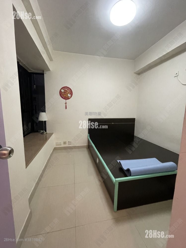 master room: Park Royale Sell 2 Bedrooms , 1 Bathroom 489 ft²