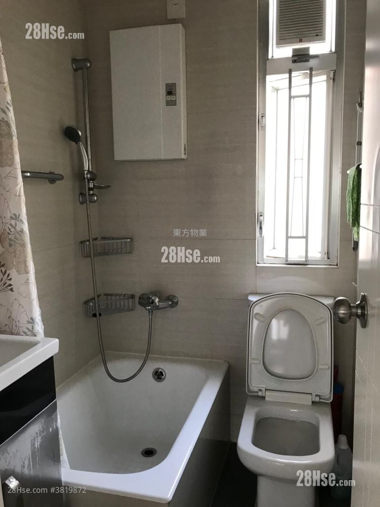 Hang Lung Bank Eastern Branch Building Sell 2 Bedrooms , 1 Bathroom 485 ft²