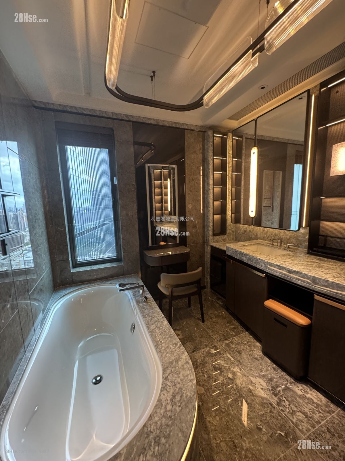 Cullinan Sky Rental 4 Bedrooms , 4 Bathrooms 1,993 ft²