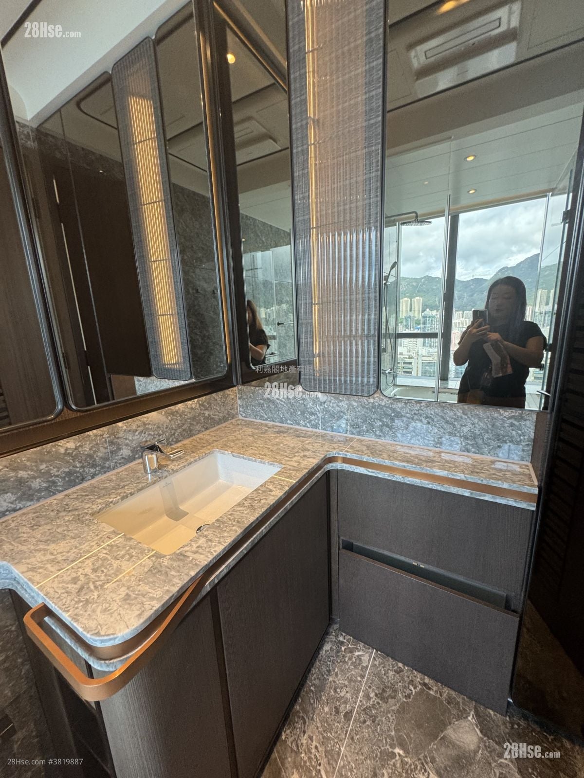 Cullinan Sky Rental 4 Bedrooms , 4 Bathrooms 1,993 ft²