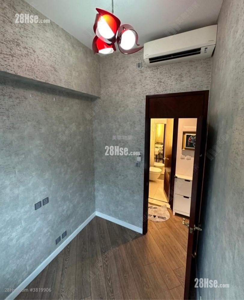 One Silversea Sell 3 Bedrooms , 2 Bathrooms 665 ft²