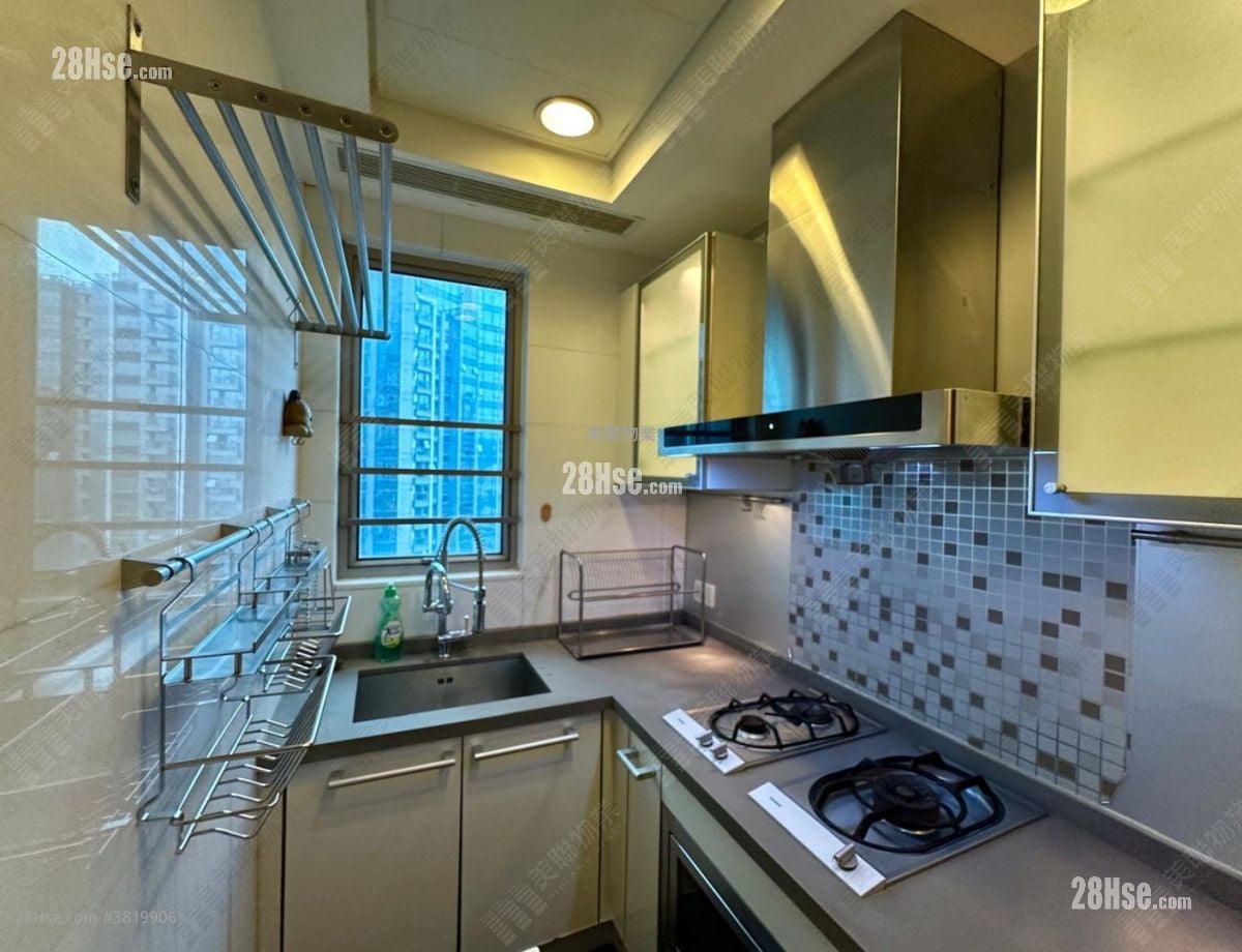 One Silversea Sell 3 Bedrooms , 2 Bathrooms 665 ft²