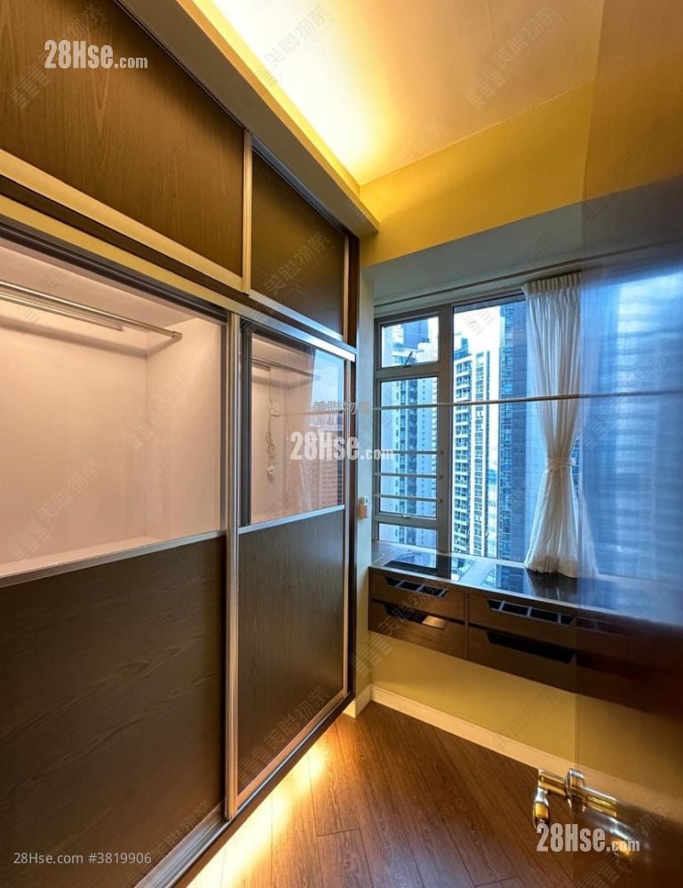 One Silversea Sell 3 Bedrooms , 2 Bathrooms 665 ft²