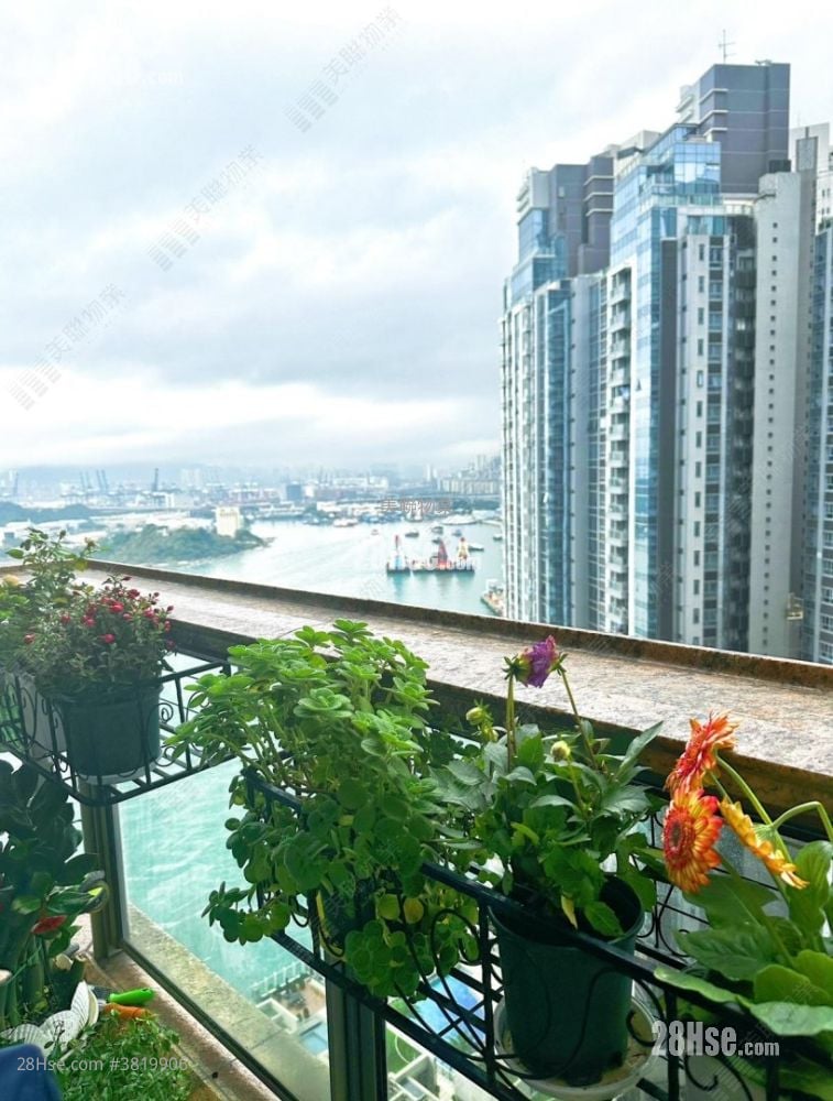 One Silversea Sell 3 Bedrooms , 2 Bathrooms 665 ft²