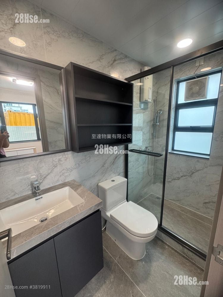 村屋 售盘 3 房 , 2 浴室 700 平方尺