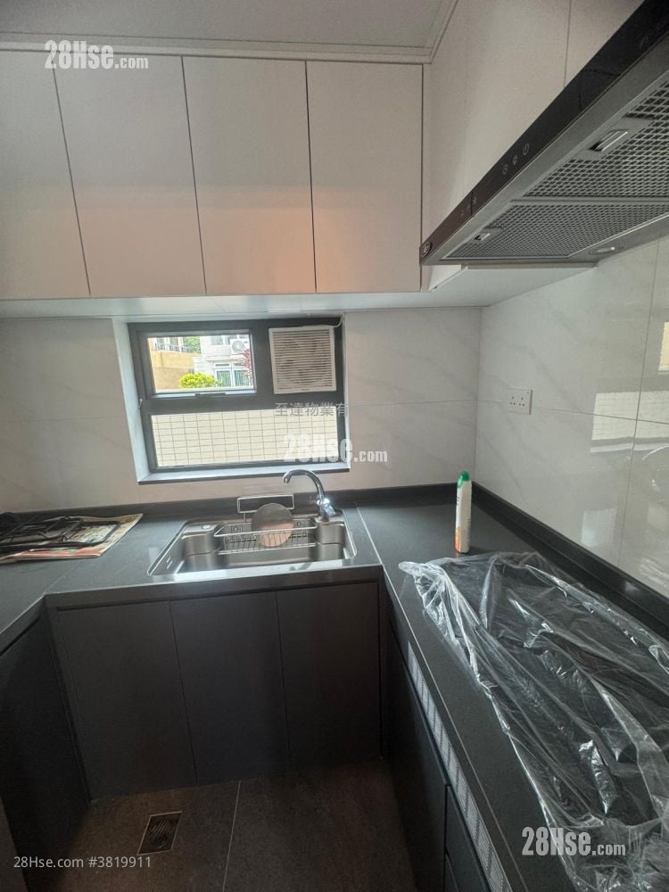 村屋 售盘 3 房 , 2 浴室 700 平方尺