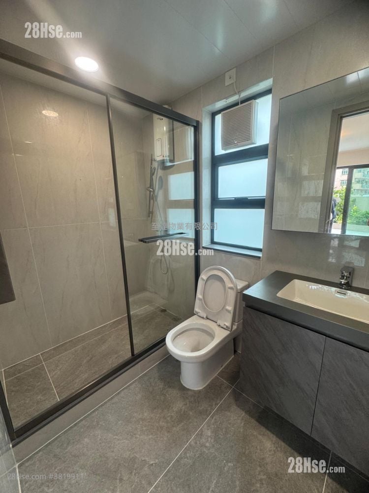 村屋 售盘 3 房 , 2 浴室 700 平方尺