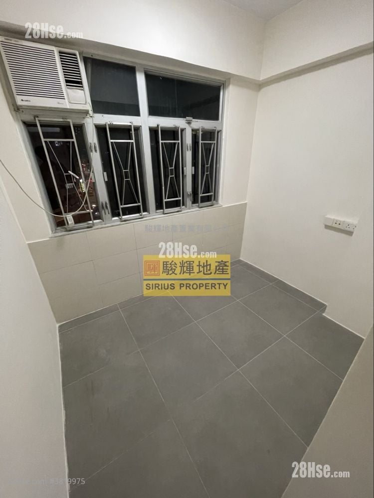 長興大廈 租盤 256 平方呎