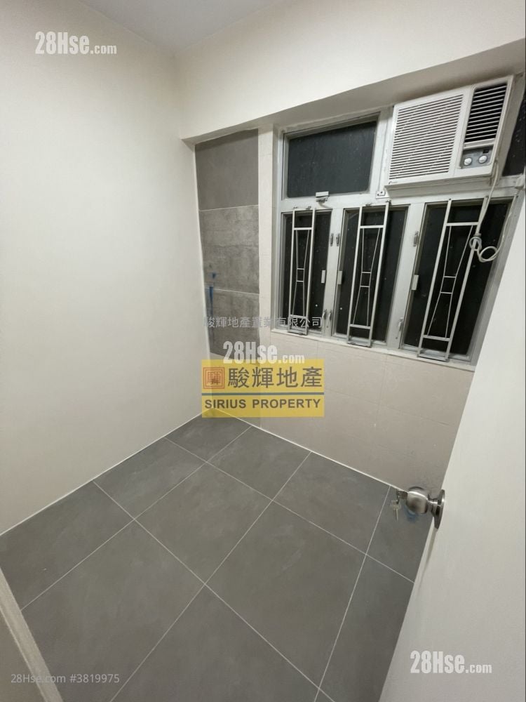 長興大廈 租盤 256 平方呎