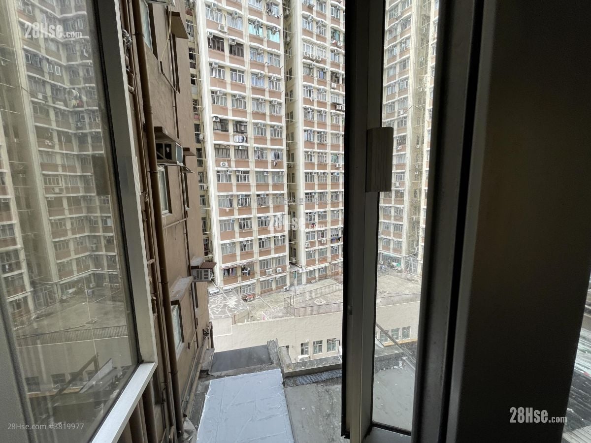 Fu Wah Court Sell 2 Bedrooms , 1 Bathroom 482 ft²