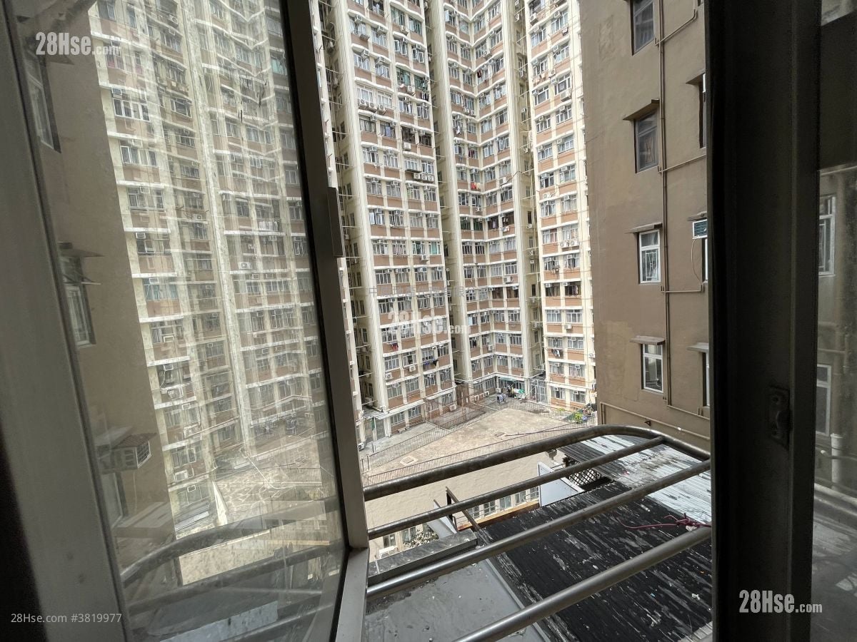 Fu Wah Court Sell 2 Bedrooms , 1 Bathroom 482 ft²