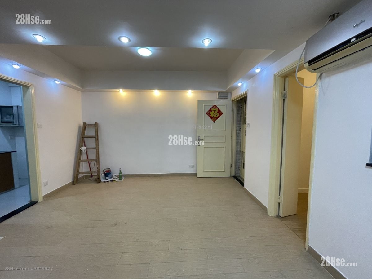 Fu Wah Court Sell 2 Bedrooms , 1 Bathroom 482 ft²