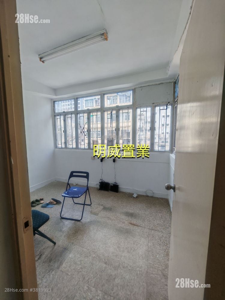 唐楼 售盘 3 房 638 平方尺