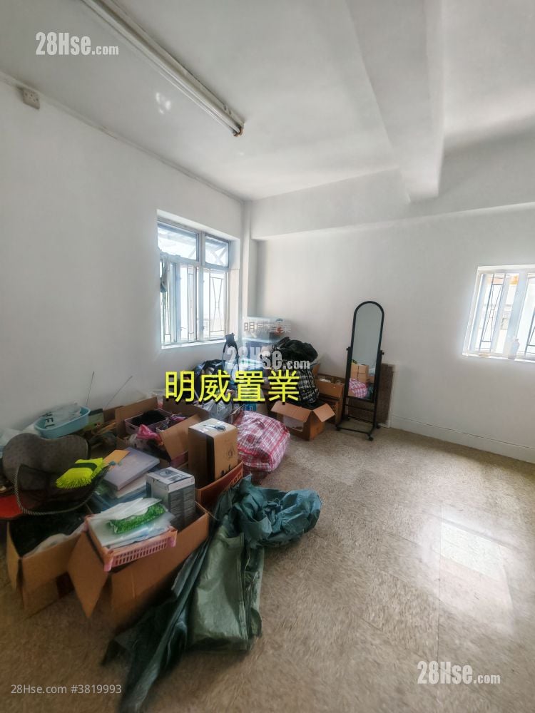 唐楼 售盘 3 房 638 平方尺