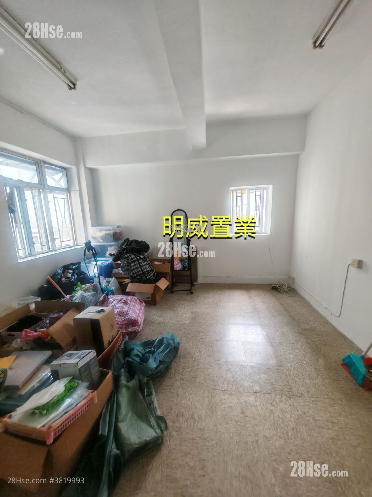 唐楼 售盘 3 房 638 平方尺