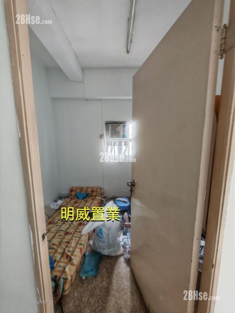 唐楼 售盘 3 房 638 平方尺