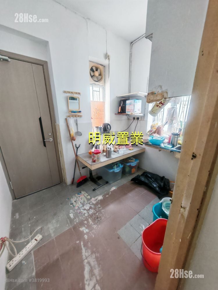 唐楼 售盘 3 房 638 平方尺