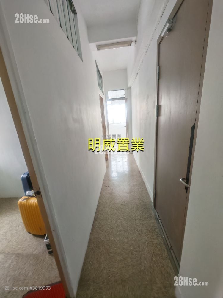 唐楼 售盘 3 房 638 平方尺