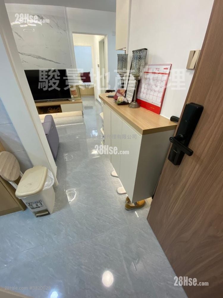 Full Wealth Gardens Sell 2 Bedrooms , 1 Bathroom 446 ft²