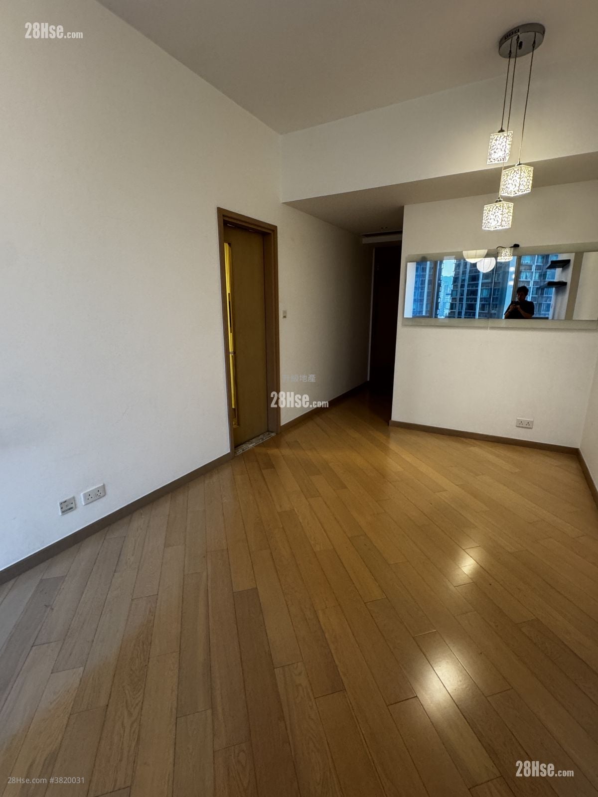 living room: The Cullinan Rental 2 Bedrooms , 2 Bathrooms 635 ft²