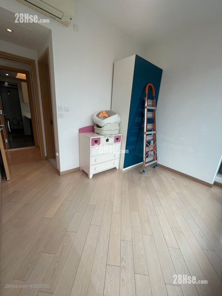 Riva Sell 5+ Bedrooms , 4 Bathrooms 1,294 ft²