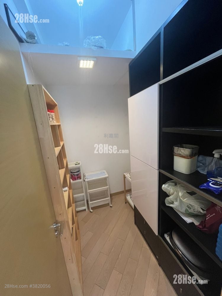 Riva Sell 5+ Bedrooms , 4 Bathrooms 1,294 ft²