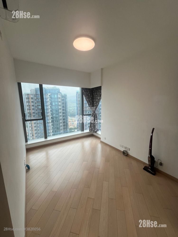 Riva Sell 5+ Bedrooms , 4 Bathrooms 1,294 ft²