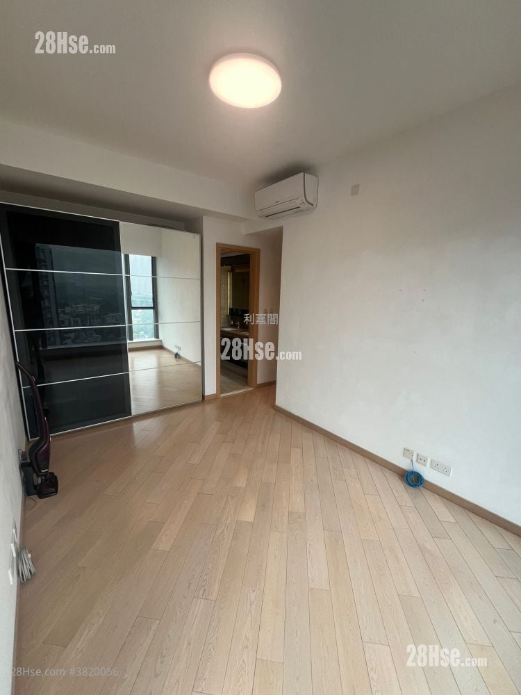 Riva Sell 5+ Bedrooms , 4 Bathrooms 1,294 ft²