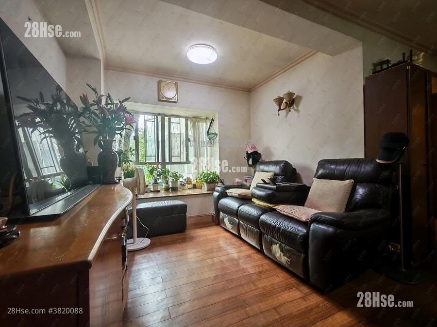 Brilliant Garden Sell 3 Bedrooms 671 ft²