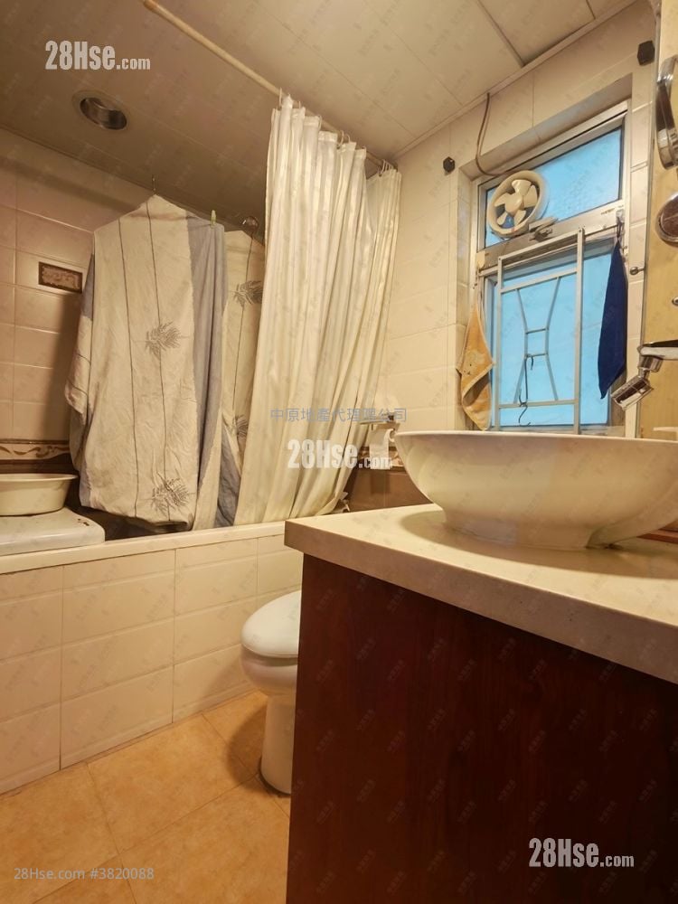 Brilliant Garden Sell 3 Bedrooms 671 ft²