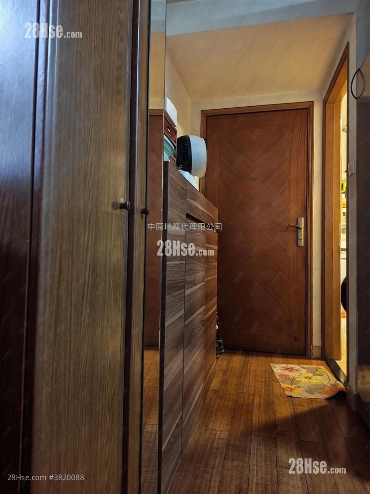 Brilliant Garden Sell 3 Bedrooms 671 ft²