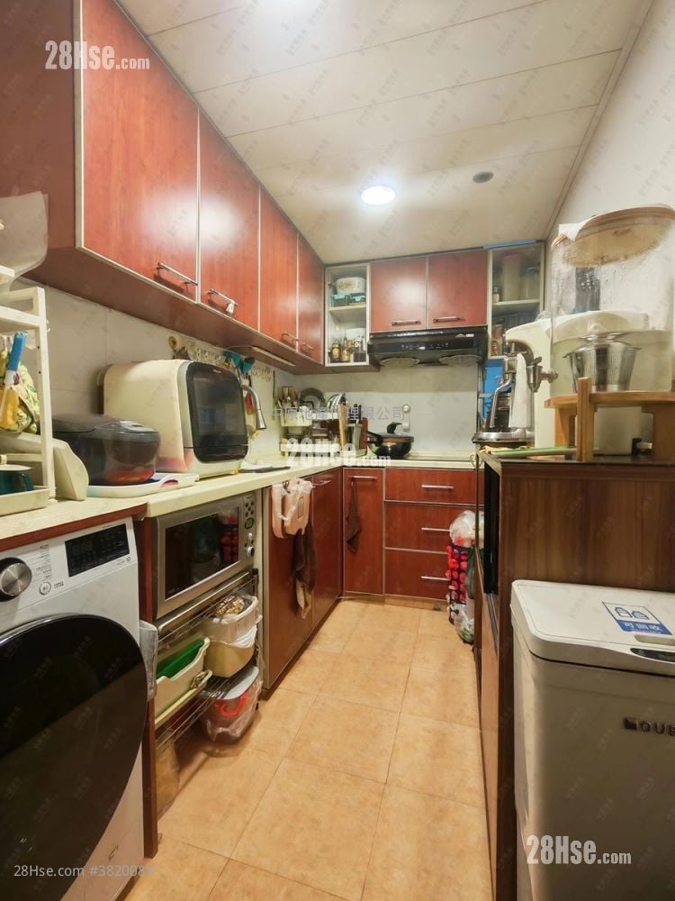 Brilliant Garden Sell 3 Bedrooms 671 ft²