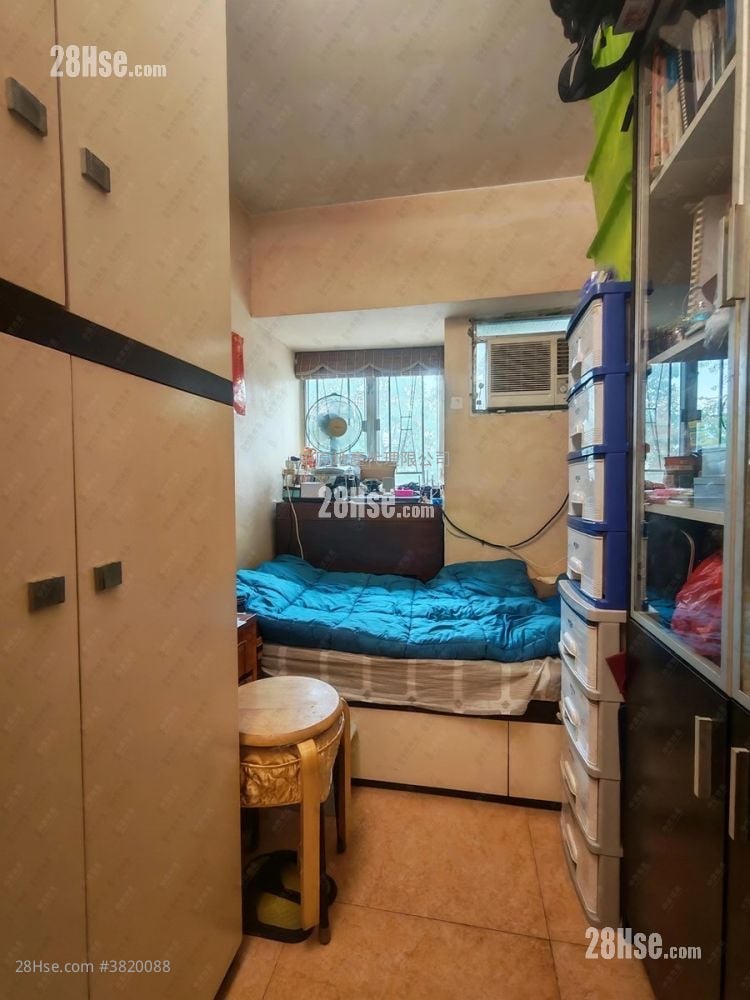 Brilliant Garden Sell 3 Bedrooms 671 ft²