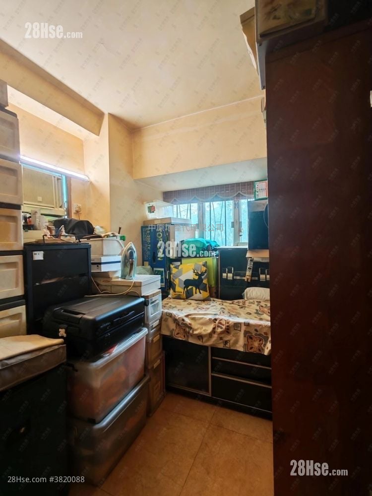 Brilliant Garden Sell 3 Bedrooms 671 ft²