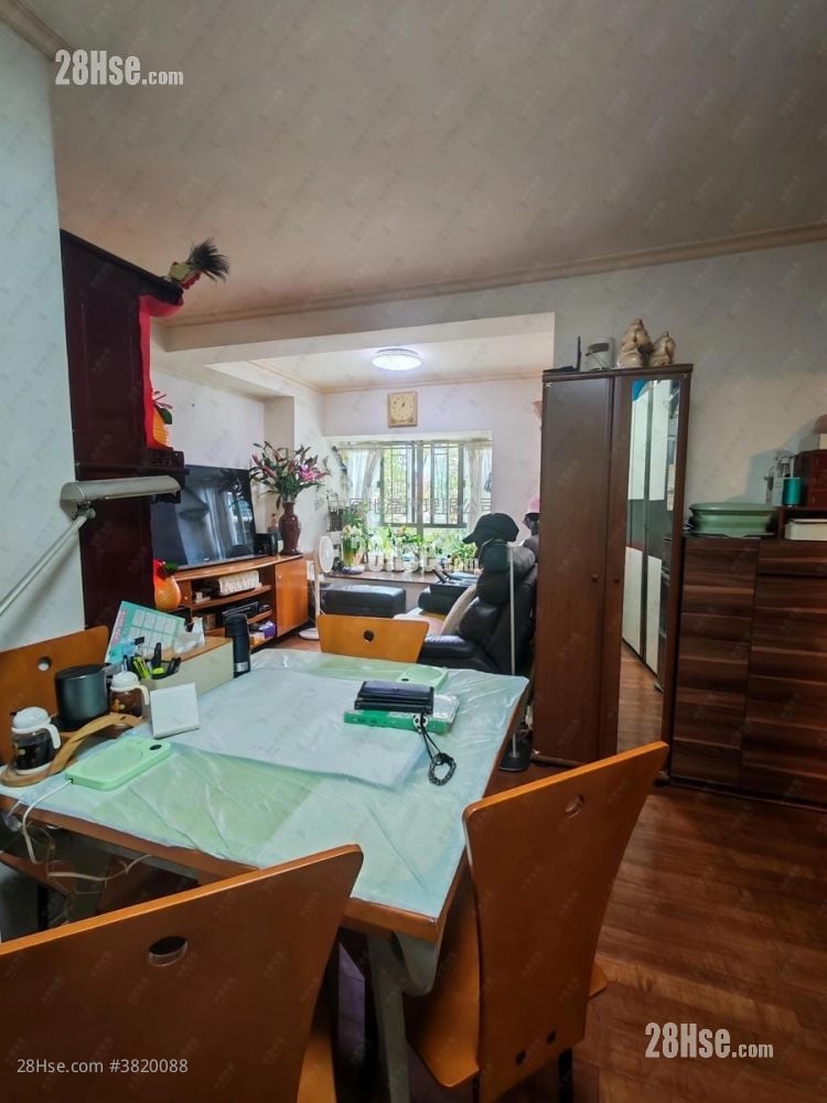 Brilliant Garden Sell 3 Bedrooms 671 ft²