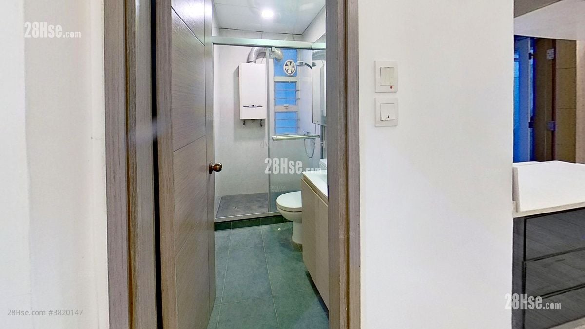浴室: 堅威大廈 租盤 2 房 , 1 浴室 600 平方呎
