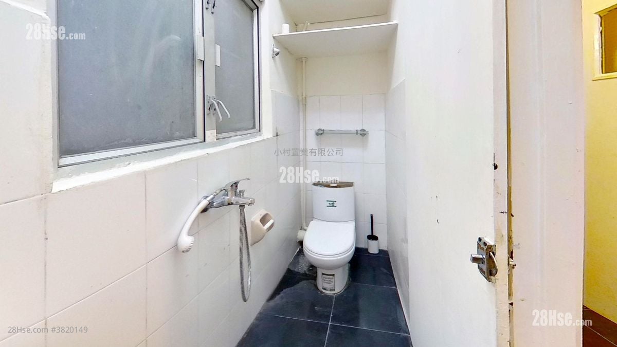 bathroom: 7 Lan Kwai Fong Rental 2 Bedrooms , 2 Bathrooms 435 ft²