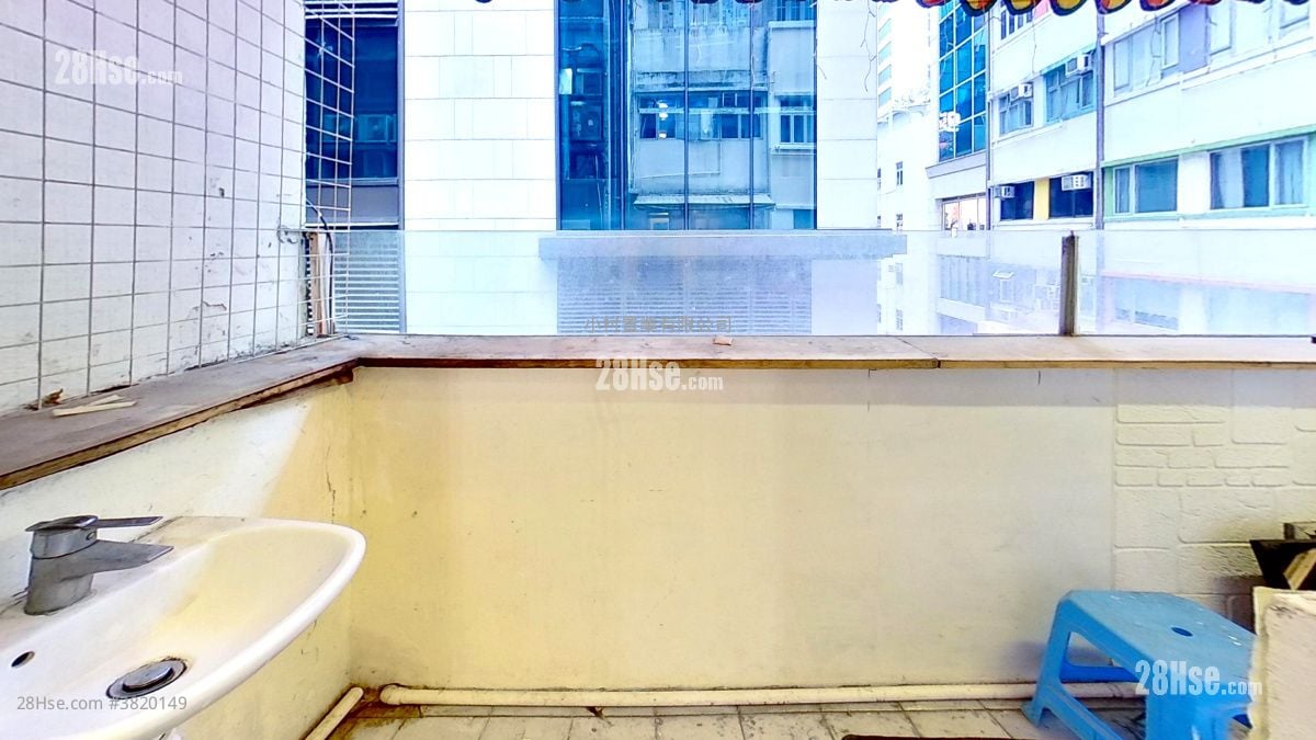 balcony: 7 Lan Kwai Fong Rental 2 Bedrooms , 2 Bathrooms 435 ft²