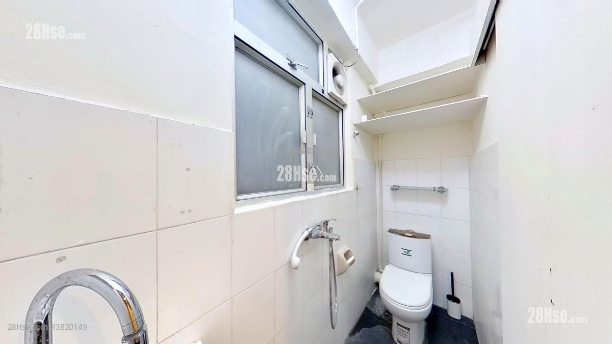 bathroom: 7 Lan Kwai Fong Rental 2 Bedrooms , 2 Bathrooms 435 ft²