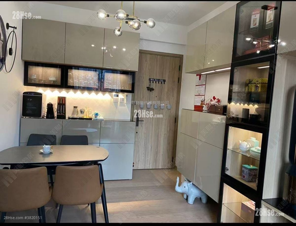 Centra Horizon Sell 2 Bedrooms , 1 Bathroom 585 ft²