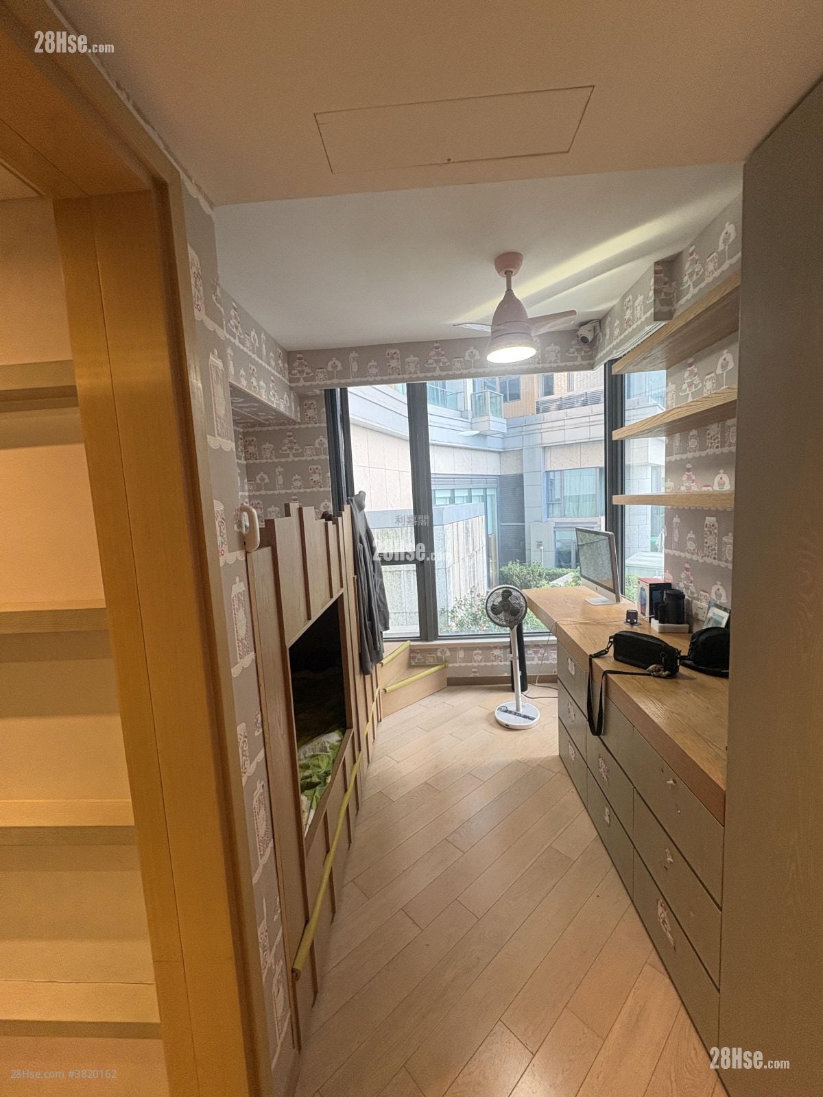 尔峦 售盘 4 房 , 5+ 浴室 1,469 平方尺