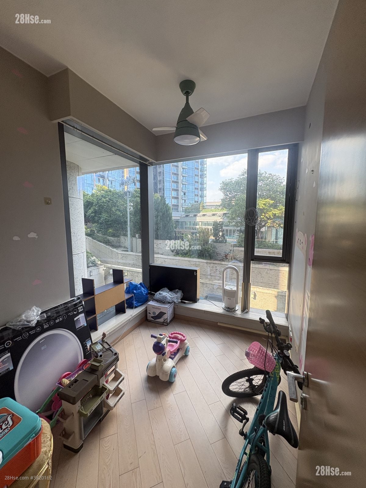 尔峦 售盘 4 房 , 5+ 浴室 1,469 平方尺