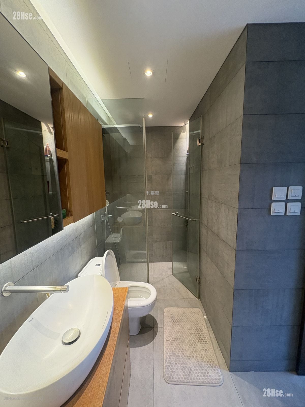 尔峦 售盘 4 房 , 5+ 浴室 1,469 平方尺