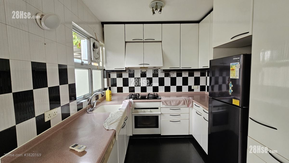 Fairview Park Rental 2 Bathrooms 1,035 ft²