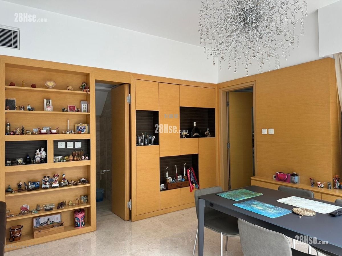 Riva Sell 4 Bedrooms , 5+ Bathrooms 1,469 ft²