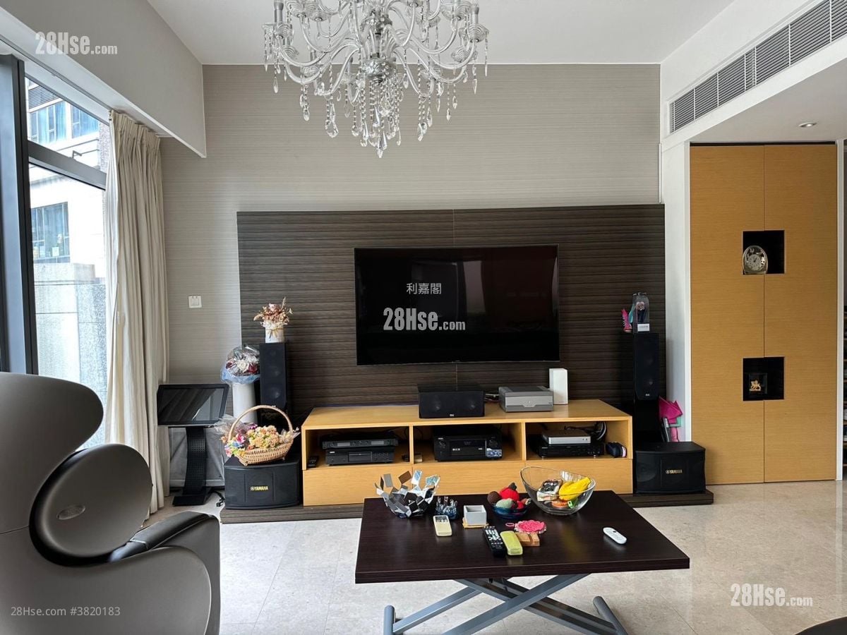 Riva Sell 4 Bedrooms , 5+ Bathrooms 1,469 ft²