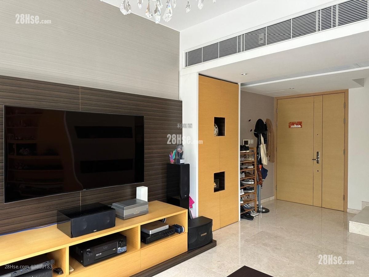 Riva Sell 4 Bedrooms , 5+ Bathrooms 1,469 ft²