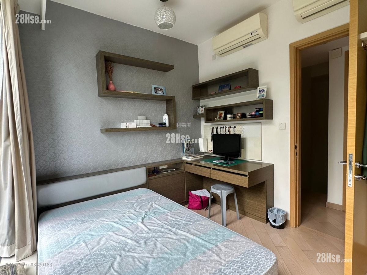 Riva Sell 4 Bedrooms , 5+ Bathrooms 1,469 ft²