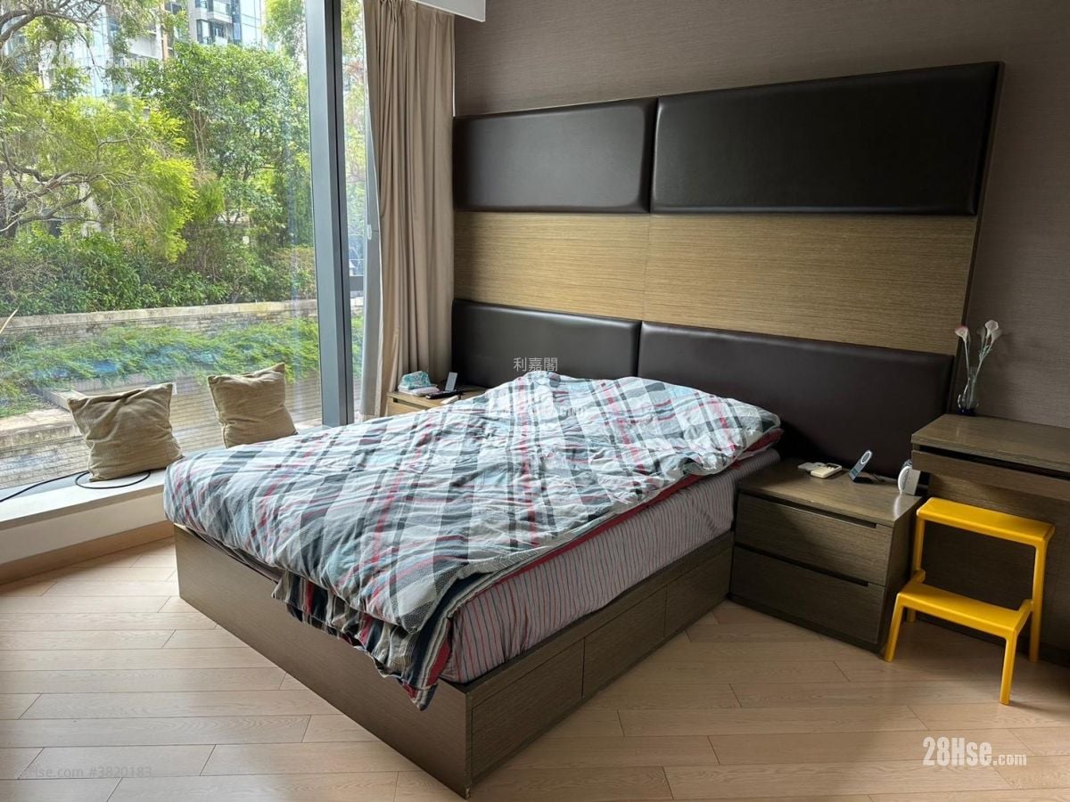 Riva Sell 4 Bedrooms , 5+ Bathrooms 1,469 ft²