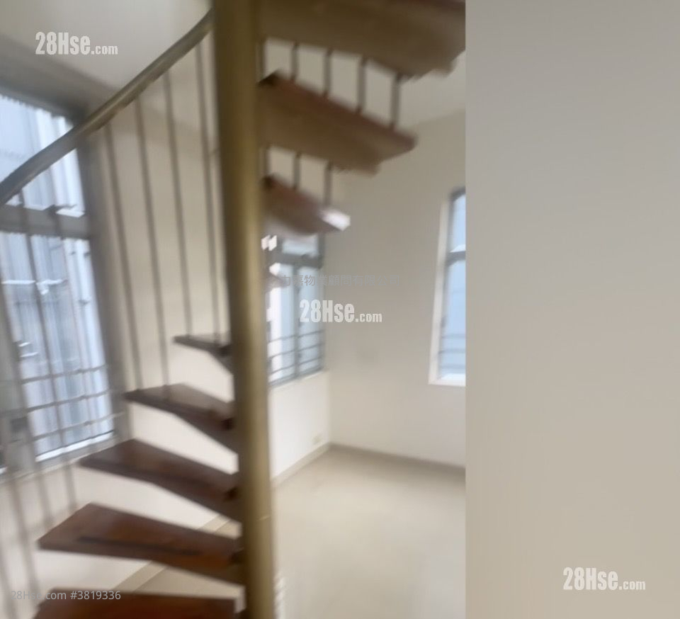 Wilson Court Sell 1 Bedroom , 2 Bathrooms 439 ft²